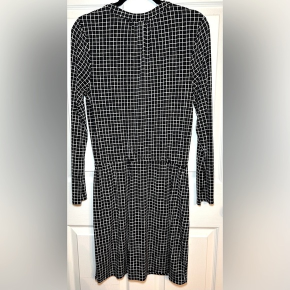 Banana Republic Check Long Sleeve V-Neck Quarter Zip Shift Dress- B/W Size M - Picture 3 of 6